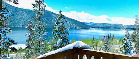 Ski Shores: The Chalet - a SkyRun Winter Park Property - Peaceful Mountain Views from the deck or warmth of living room