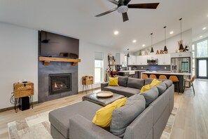 Living Room | Full Sleeper Sofa | Fireplace | Smart TV | Shuffleboard