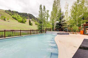 Community Pool | 3 Mi to Downtown | Complimentary Shuttle Service