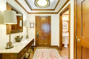 Foyer | Central Heating & A/C