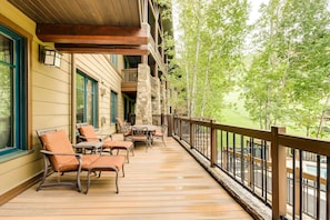 Private Deck | On-Site Ski Lifts | In-Unit Laundry | 2,000 Sq Ft