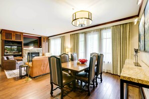 Dining Area | Dishware & Flatware Provided | Deck Access