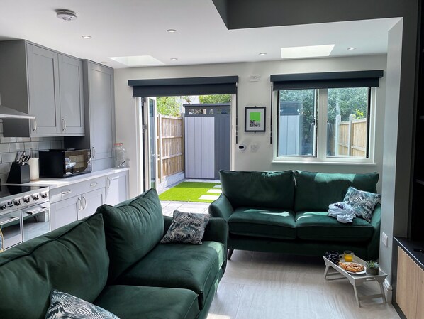 Living Room / Lounge