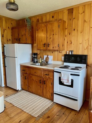 Kitchen (stocked with pots/pans, dishes, utensils etc)