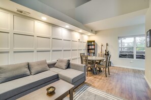 Living Room | Central Air Conditioning | Fireplace