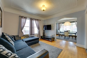 Living Room | Free WiFi | Smart TV | Central Heating | Central A/C