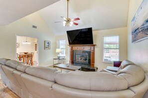 Living Room | Smart TV | Gas Fireplace | Central A/C | Electric Heat