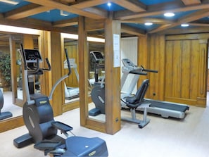 Exercise Machine, Property, Building, Exercise Equipment, Interior Design, Floor, Flooring, Comfort, Gym