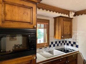 Brown, Cabinetry, Countertop, Property, Building, Sink, Furniture, Plumbing Fixture, Tap, Kitchen