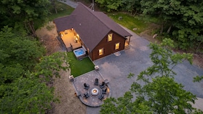 An aerial shot of the Maplewood Haven getaway!