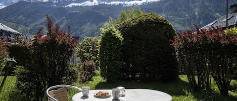 Zona de comedor al aire libre