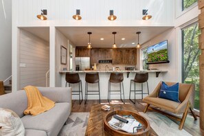 Kitchen and breakfast bar