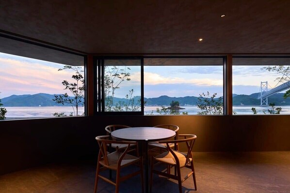 Dining with view if the ocean