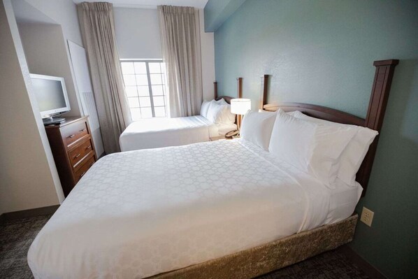 Comfortable Unit with 2 Double beds. Exact unit will be assigned upon arrival. Views, colors and decor may vary.