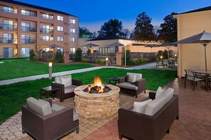 Outdoor firepit