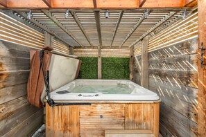 Bain à remous extérieur