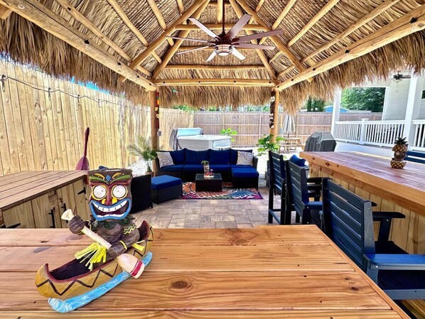 Large Tiki Hut with Bar Dining