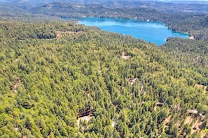 Being in close proximity to Scotts Flat Lake makes this the perfect home base for your next lake trip. There is plenty of parking for your boat on the property.  Have your boat in the water in 15 minutes.
