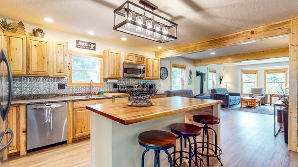 Kitchen and Bar area
