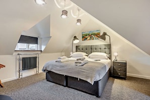 The Nook, Winchcombe Master Bedroom - StayCotswold