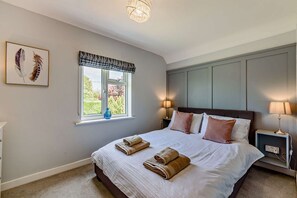 Lulham Bedroom 4 - StayCotswold