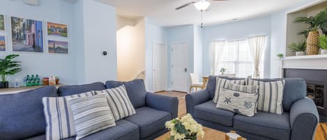 Beautiful and bright open concept living room 