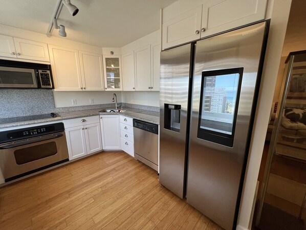 Fully Equipped Kitchen with Dishwasher