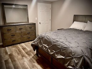 Bedroom with queen bed

