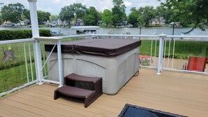 Bain à remous extérieur