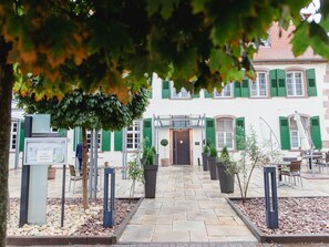 Schlosshotel Bergzaberner Hof