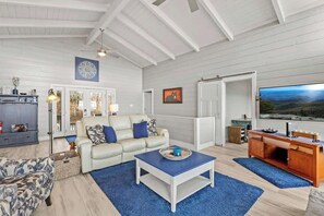 Instant Homeliness: Embrace the feeling of home with plush couches, stylish coffee tables, a comforting fireplace, and a Smart TV for movie nights. Take in the breathtaking views as you savor precious moments with friends and family.