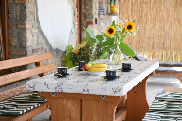 Outdoor dining