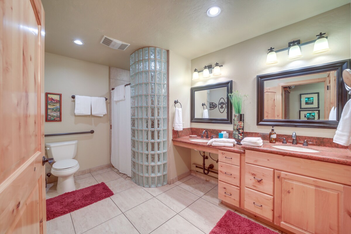 Sedona Townhouse by Creek w/ Private Deck