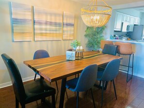 Dining for 6 +2 at the pass-through in our open-concept spacious floor plan