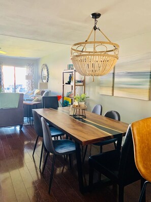 Open concept main floor with dining space for 6