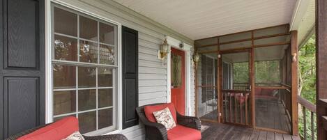 Your entire group can gather on this huge front porch.