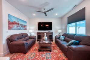 "Loved my stay here! Michael always responded to my questions right away. Place was very clean, and looked just like the photos. Loved how easy checkout was. Would definitely stay here again!"