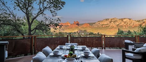 Enjoy the Numerous Stunning Red Rock Views from the Back Deck!