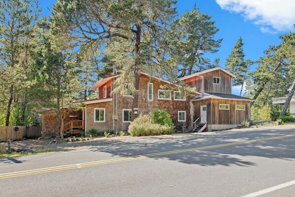 A full view of the front of the house. 