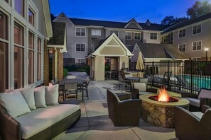 Outdoor firepit