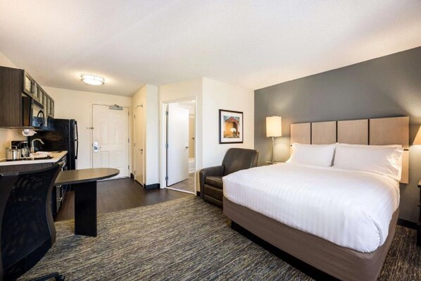Bedroom. Exact unit will be assigned upon arrival. Views, colors and decor may vary.