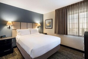 Bedroom. Exact unit will be assigned upon arrival. Views, colors and decor may vary.
