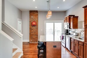 602 Barret Ave-8.jpg