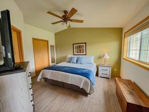 Large king bed, mountain views, cable TV, and large walk in closet in the master bedroom upstairs