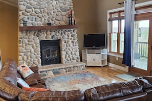Living area with fireplace. - Living area with fireplace.