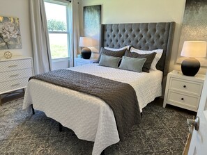 Guest Room-Queen