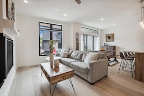 Living Room, River West 522, Silverthorne Vacation Rental