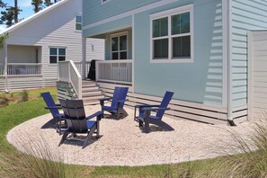 Welcome to Beachy Keen! Backyard Sitting Area