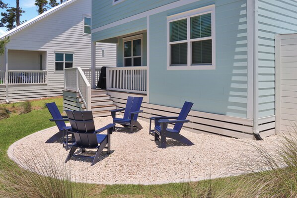 Welcome to Beachy Keen! Backyard Sitting Area