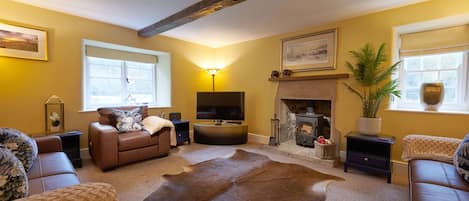 Spacious dual aspect reception room with wood burner